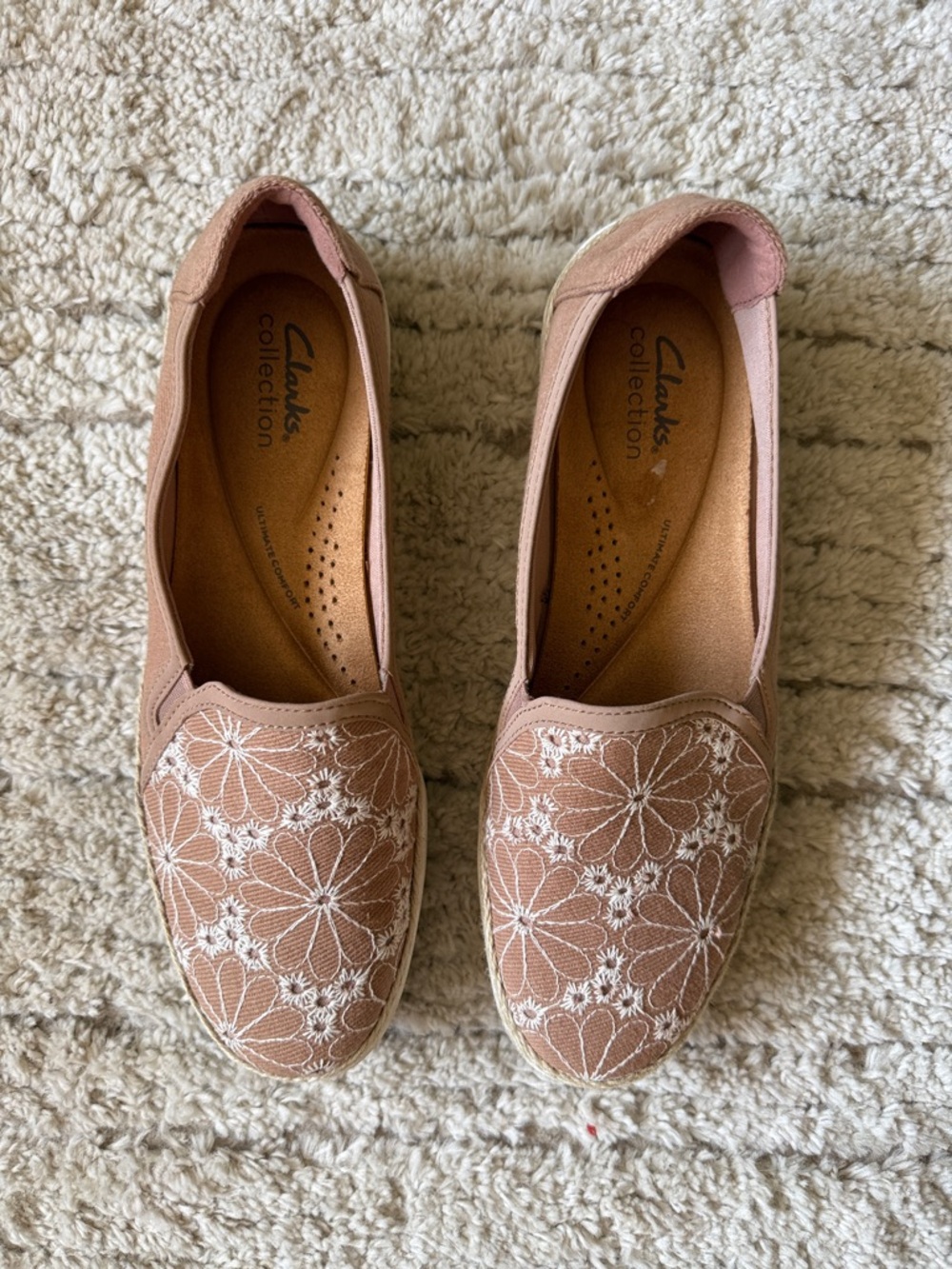 Women's Clarks Elaina Harbor Embroidered Slip On.  Size 8